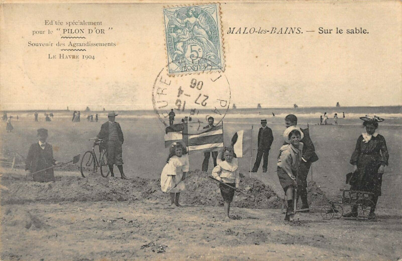 Carte postale ancienne Malo Les Bains Sur Le Sable (édition spéciale