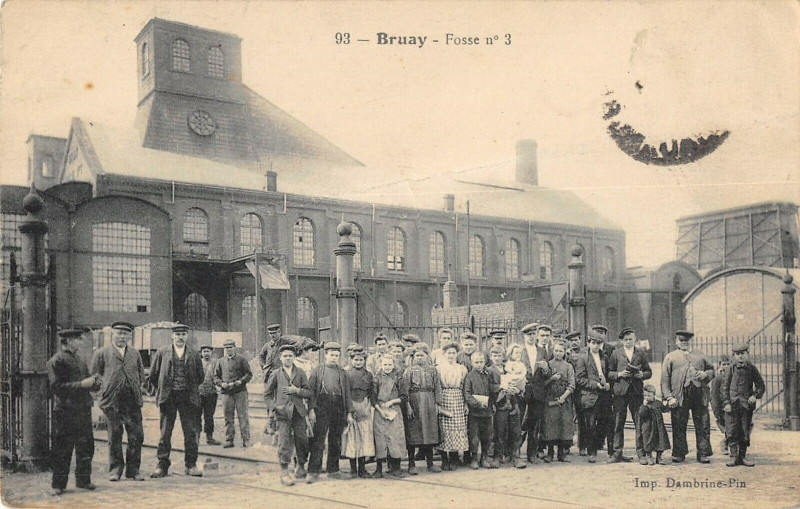 Carte postale ancienne Bruay Fosse N°3 Mineurs