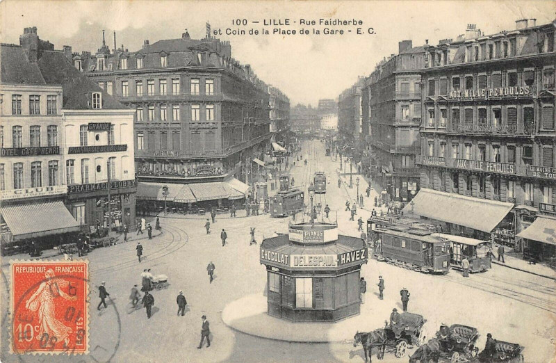 Carte postale ancienne Lille Rue Faidherbe Et Coin De La Place De La Gare à Lille