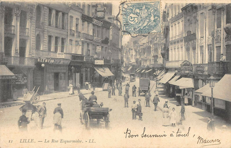 Carte postale ancienne Lille La Rue Esquermoise à Lille