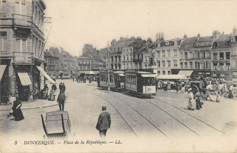 Carte postale ancienne Dunkerque Place De La Republique à Dunkerque