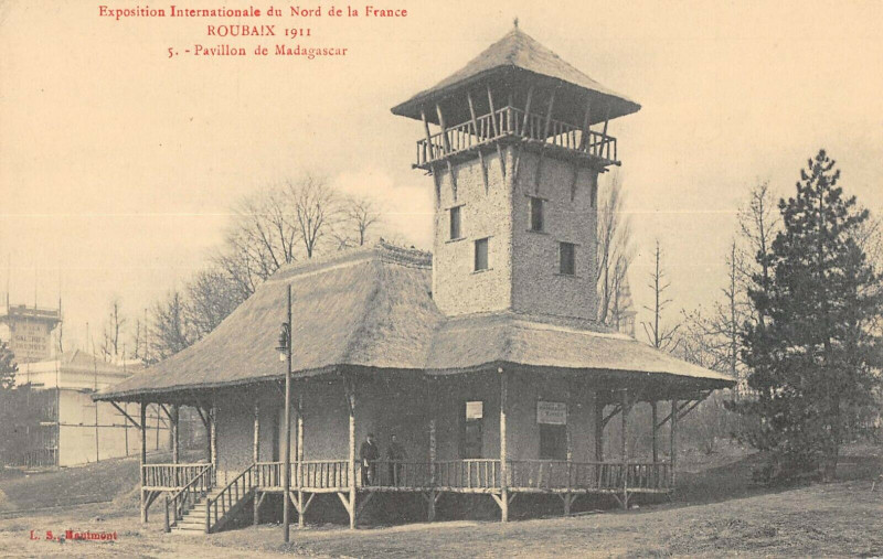 Carte postale ancienne Roubaix Exposition Du Nord Pavillon De Madagascar à Roubaix
