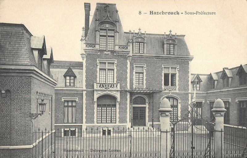 Carte postale ancienne Hazebrouck Sous Prefecture à Hazebrouck