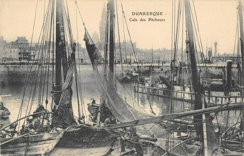Carte postale ancienne Dunkerque Cale De Pecheurs à Dunkerque
