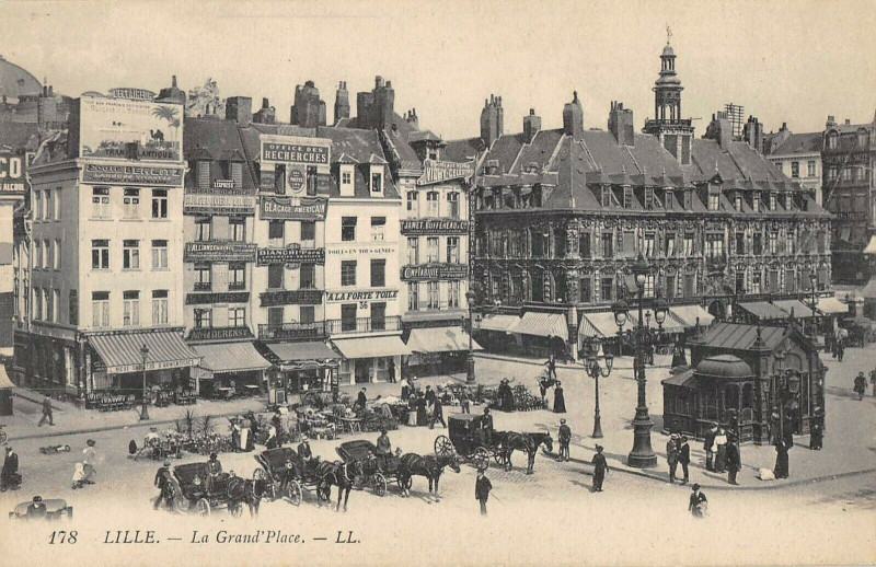 Carte postale ancienne Lille La Grand'Place à Lille