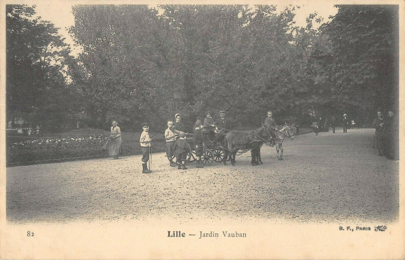 Carte postale ancienne Lille Jardin Vauban à Lille