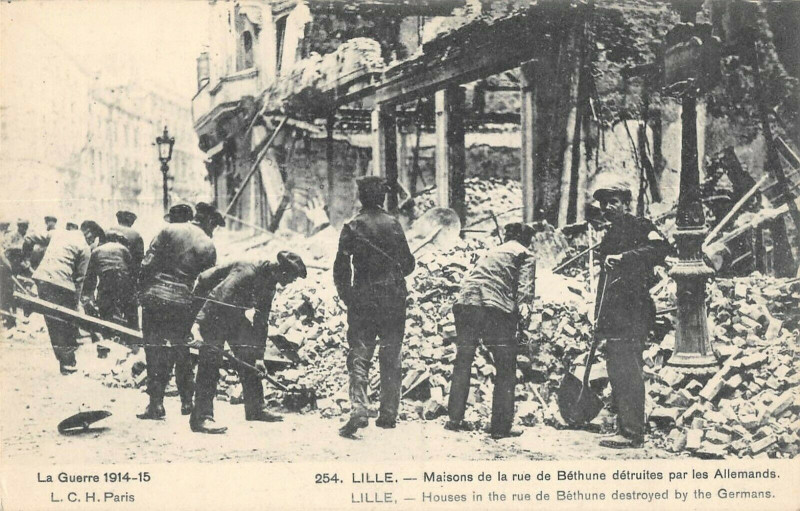 Carte postale ancienne Lille Maison De La Rue De Bethune Detruites Par Les Allemands à Lille