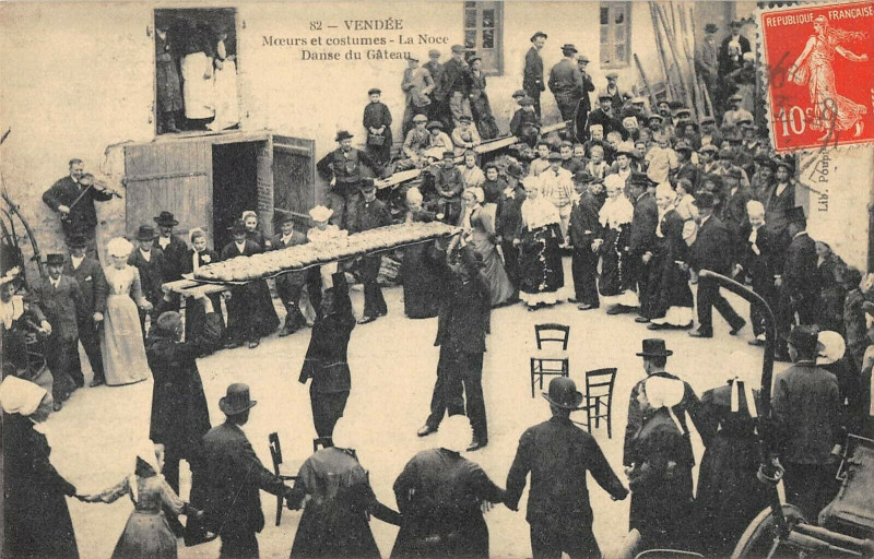 Carte postale ancienne Vendee Moeurs Et Costumes La Noce Danse Du Gateau