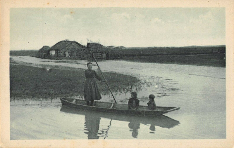 Carte postale ancienne Vendee Maraichine La Promenade En Yole