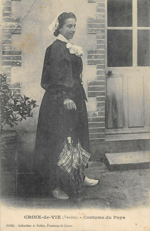 Carte postale ancienne Croix De Vie Costume Du Pays
