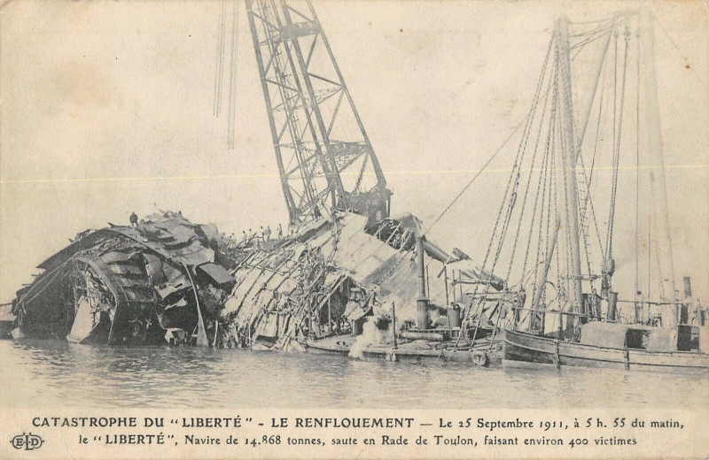 Carte postale ancienne Toulon Catastrophe Du Liberte Le Renflouement à Toulon