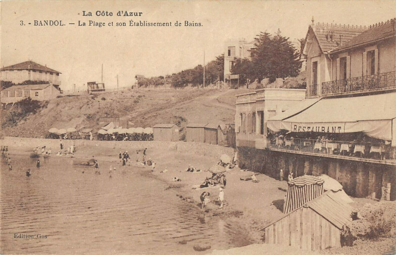 Carte postale ancienne Bandol La Plage Et Son Etablissement Des Bains à Bandol