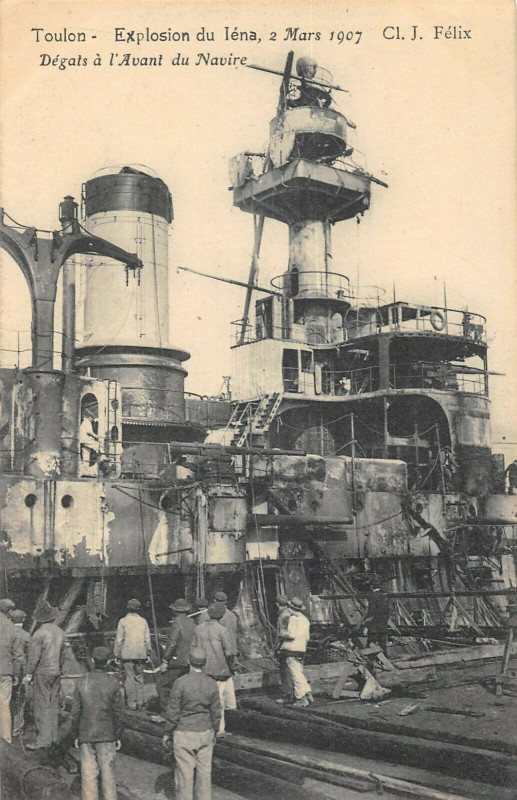 Carte postale ancienne Toulon Explosion Du Iena 1907 Degats A L'Avant Du Navire à Toulon