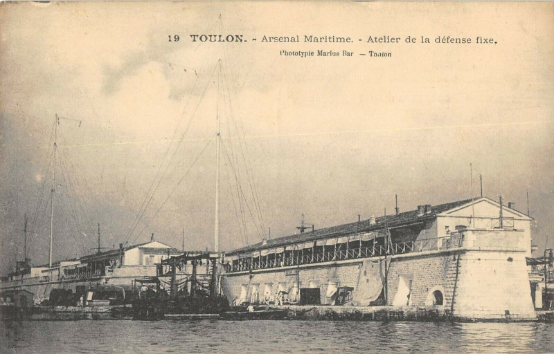 Carte postale ancienne Toulon Arsenal Maritime Atelier De La Defense Fixe à Toulon