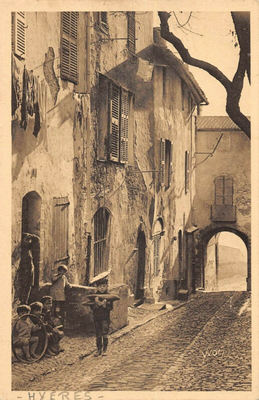 Carte postale ancienne Hyeres Le Vieux Quartier à Hyères