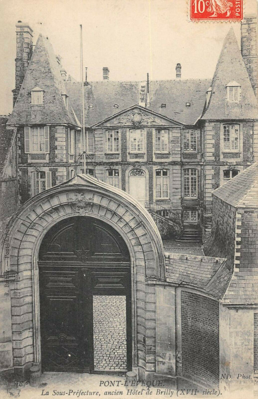 Carte postale ancienne Pont L'Eveque La Sous Prefecture