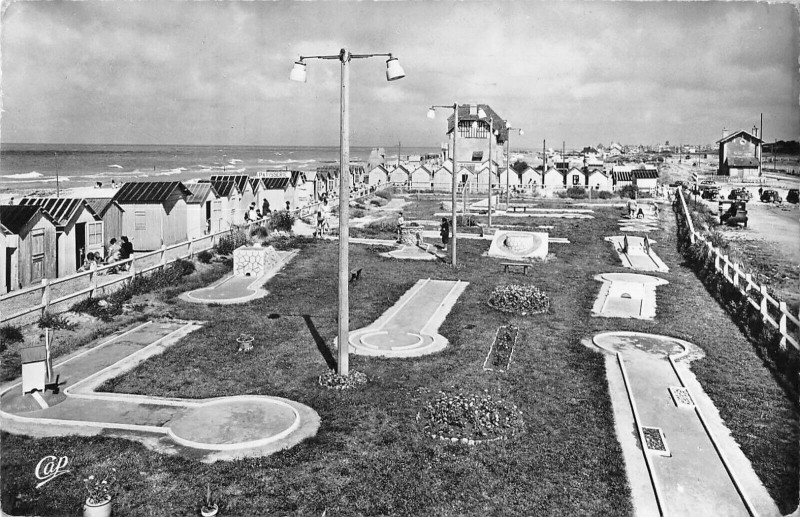 Carte postale ancienne Bernieres Sur Mer Le Golf Miniature