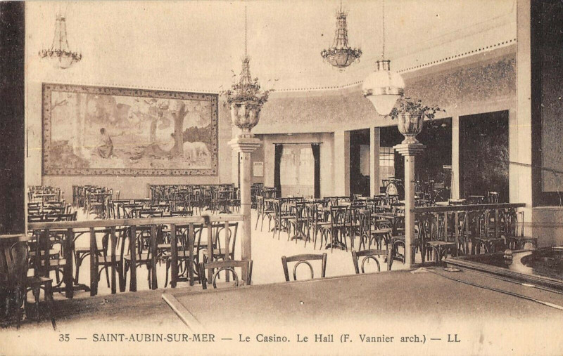 Carte postale ancienne Saint Aubin Sur Mer Le Casino Le Hall à Saint-Aubin-sur-Mer