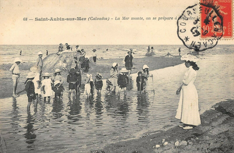 Carte postale ancienne Saint Aubin Sur Mer La Mer Monte On Se Prepare à Saint-Aubin-sur-Mer