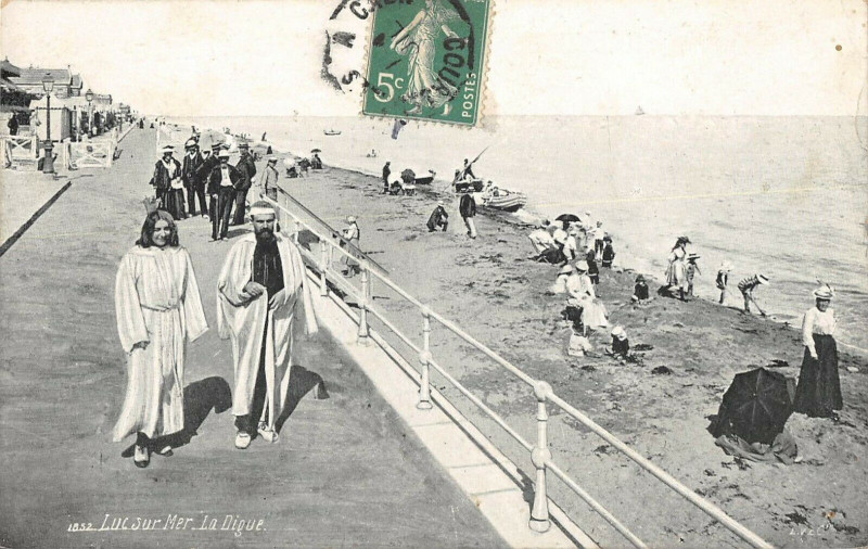 Carte postale ancienne Luc Sur Mer La Digue à Luc-sur-Mer