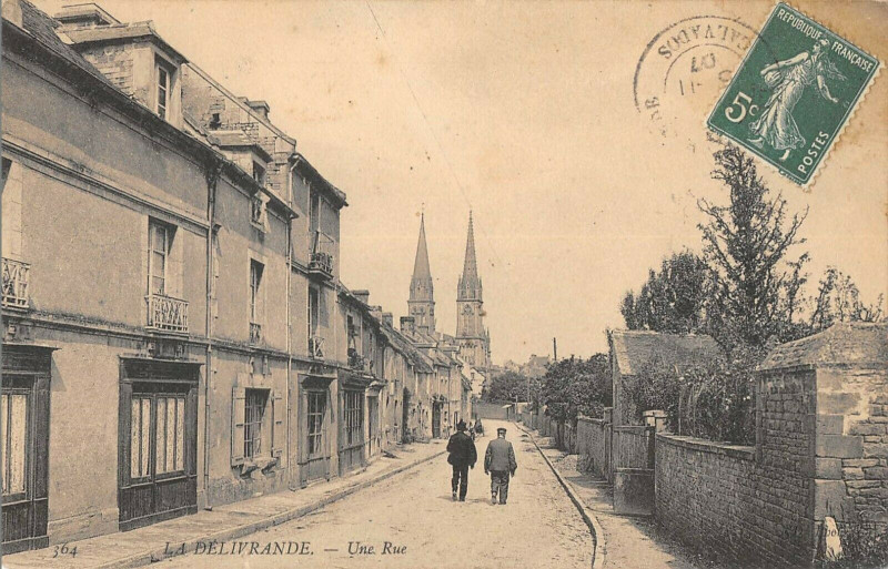 Carte postale ancienne La Delivrande Une Rue