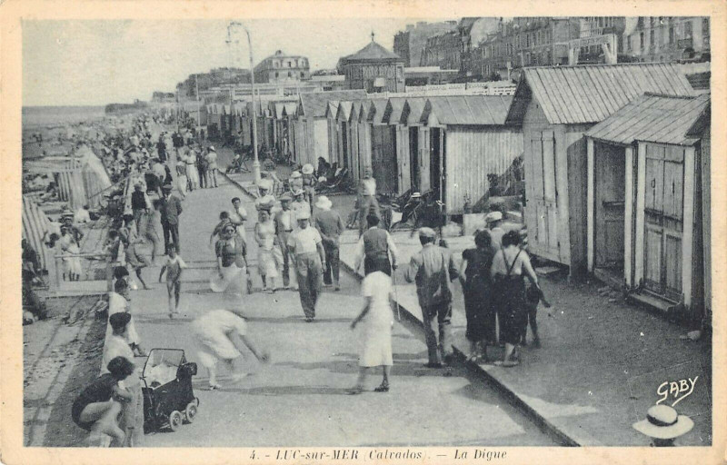 Carte postale ancienne Luc Sur Mer La Digue à Luc-sur-Mer
