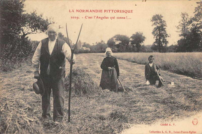 Carte postale ancienne La Normandie Pittoresque C'Est L'Angelus Qui Sonne
