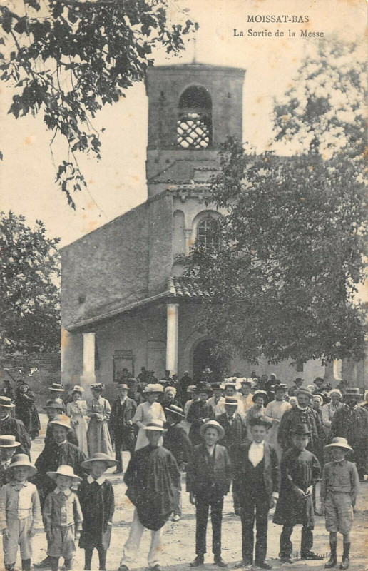 Carte postale ancienne Moissat Bas La Sortie De La Messe (cpa pas courante à Moissat