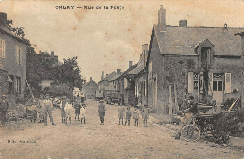 Carte postale ancienne Onlay Rue De La Poste à Onlay