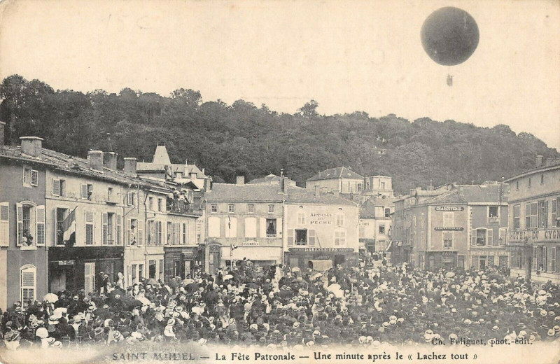 Carte postale ancienne Saint Mihiel La Fete Patronale Une Minute Apres Le Lachez Tout à Saint-Mihiel
