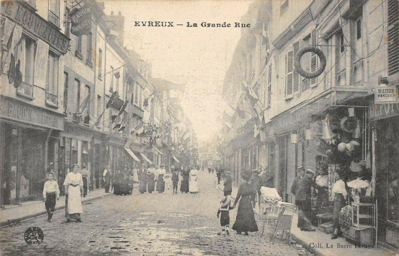 Carte postale ancienne Nonancourt Grande Rue à Nonancourt