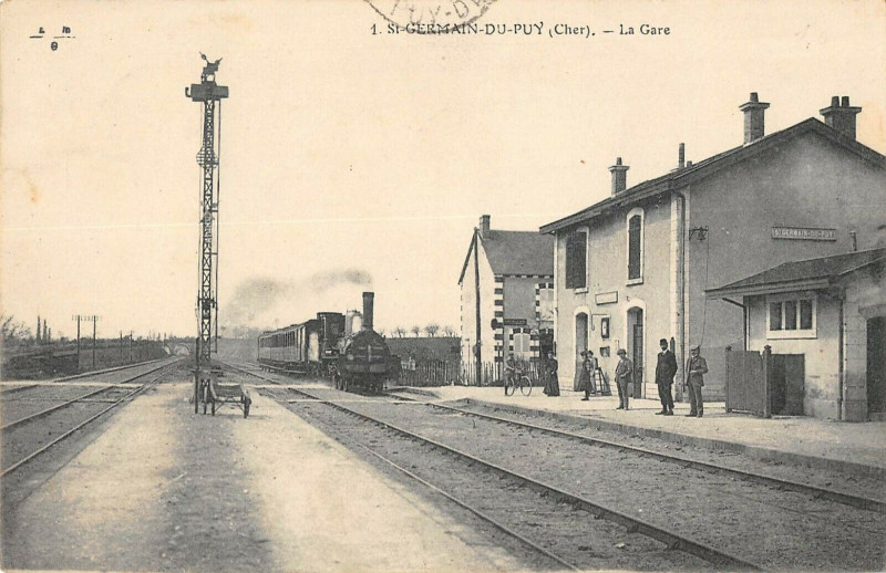 Carte postale ancienne Saint Germain Du Puy La Gare (Train à Saint-Germain-du-Puy