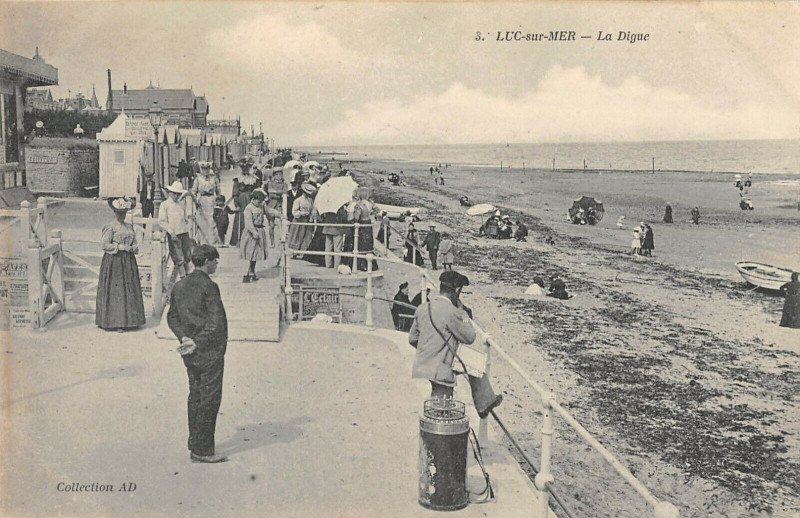 Carte postale ancienne Luc Sur Mer La Digue à Luc-sur-Mer