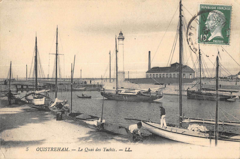 Carte postale ancienne Ouistreham Le Quai Des Yachts à Ouistreham