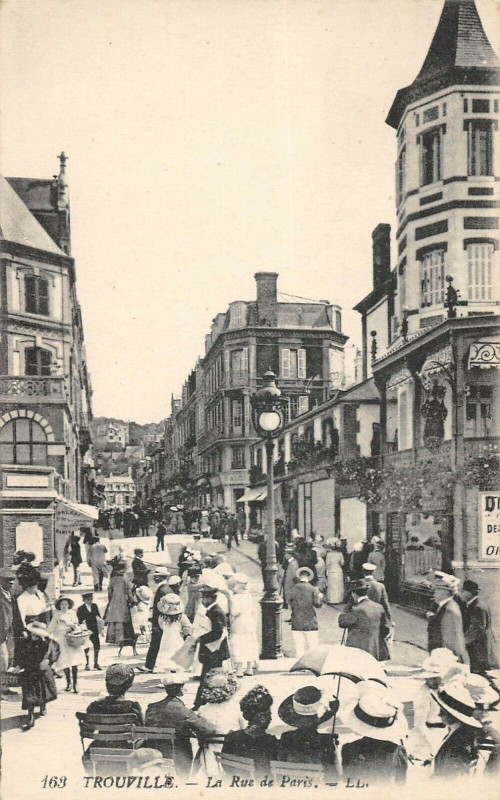 Carte postale ancienne Trouville La Rue De Paris