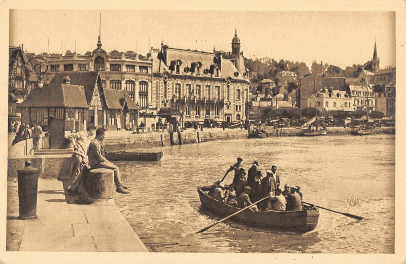 Carte postale ancienne Trouville Le Bas Hotel Des Postes