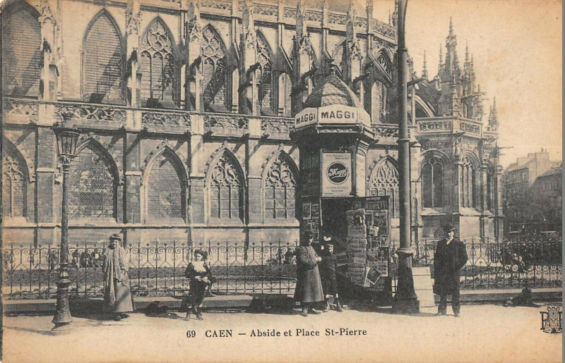 Carte postale ancienne Caen Abside Et Place Saint Pierre à Caen