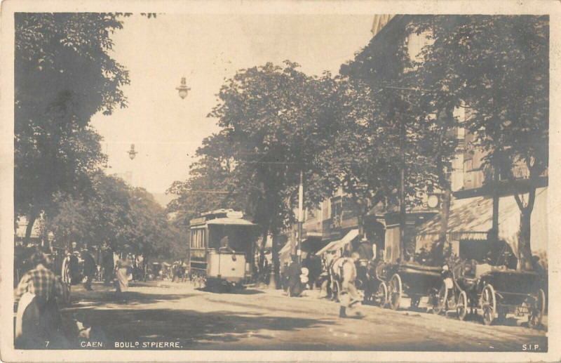 Carte postale ancienne Caen Boulevard Saint Pierre à Caen