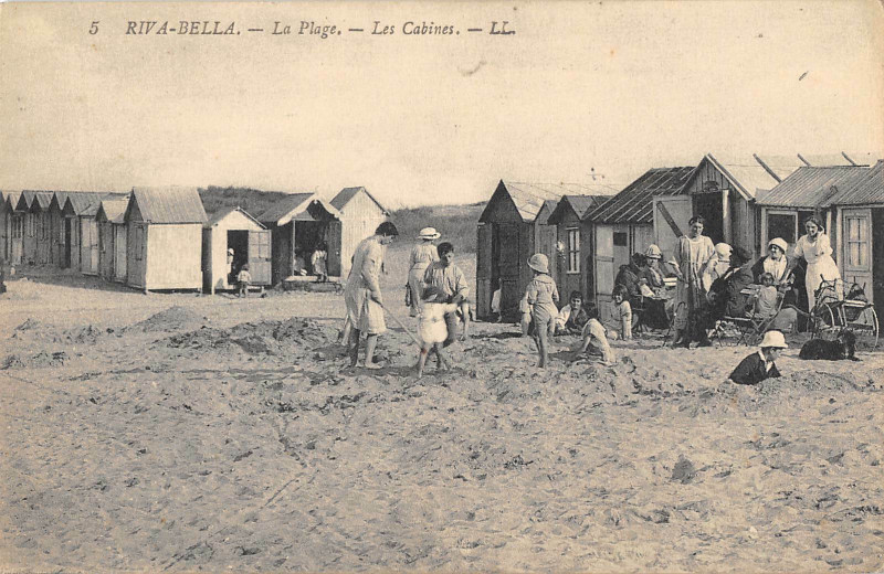 Carte postale ancienne Riva Bella La Plage Les Cabines