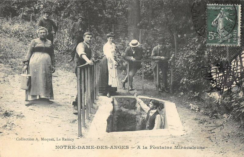 Carte postale ancienne Notre Dame Des Anges A La Fontaine Miraculeuse