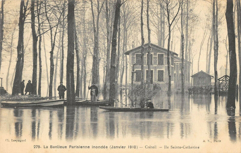 Carte postale ancienne La Banlieue Parisienne Inondee Creteil Ile Sainte Catherine à Créteil