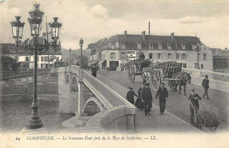 Carte postale ancienne Compiegne Le Nouveau Pont Pris De La Rue Solferino à Compiègne