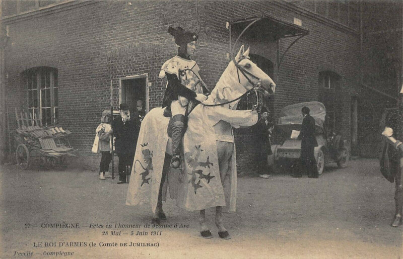 Carte postale ancienne Compiegne Fetes De Jeanne D'Arc Le Roi D'Armes à Compiègne