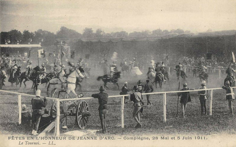 Carte postale ancienne Compiegne Fetes De Jeanne D'Arc Le Tournoi à Compiègne
