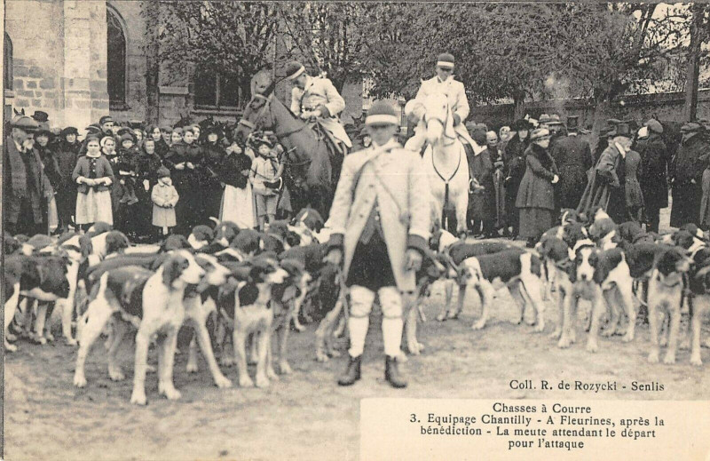Carte postale ancienne Chasse A Courre Equipage De Chantilly Apres La Benediction à Chantilly