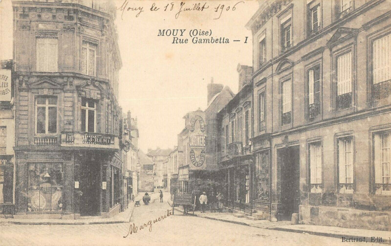 Carte postale ancienne Mouy La Rue Gambetta à Mouy