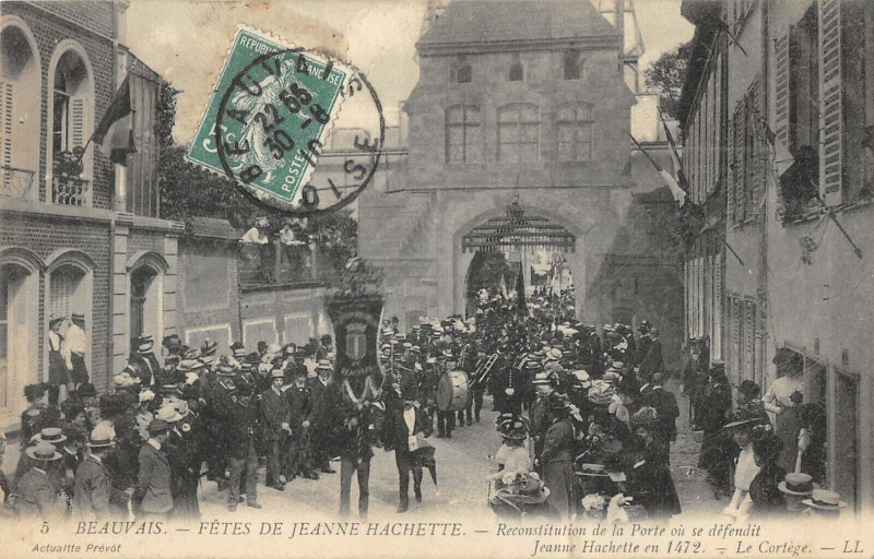 Carte postale ancienne Beauvais Fete De Jeanne Hachette Reconstitution De La Porte à Beauvais