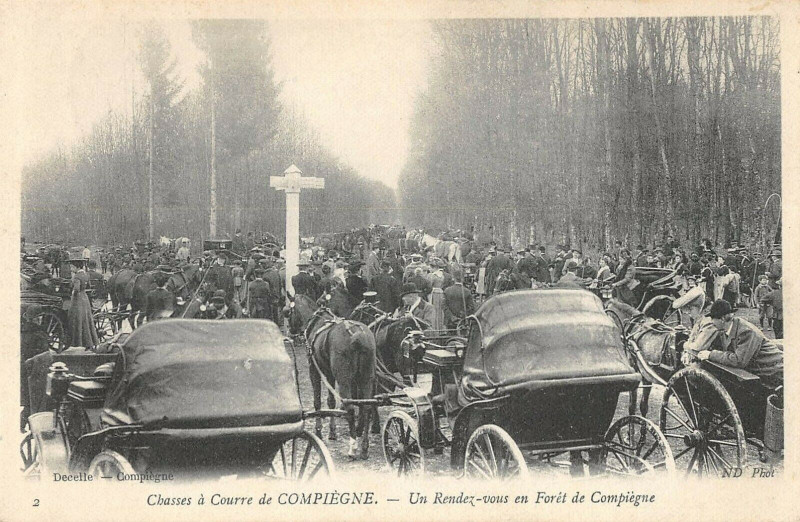 Carte postale ancienne Compiegne Chasse A Courre Un Rendez Vous En Foret De Compiegne à Compiègne
