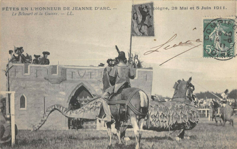 Carte postale ancienne Compiegne Fetes De Jeanne D'Arc Le Behourt à Compiègne