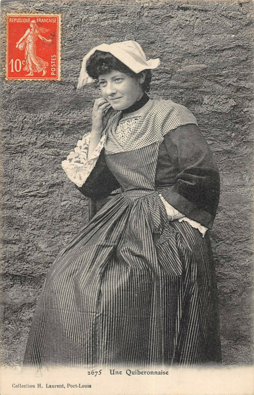 Carte postale ancienne Une Quiberonnaise à Quiberon
